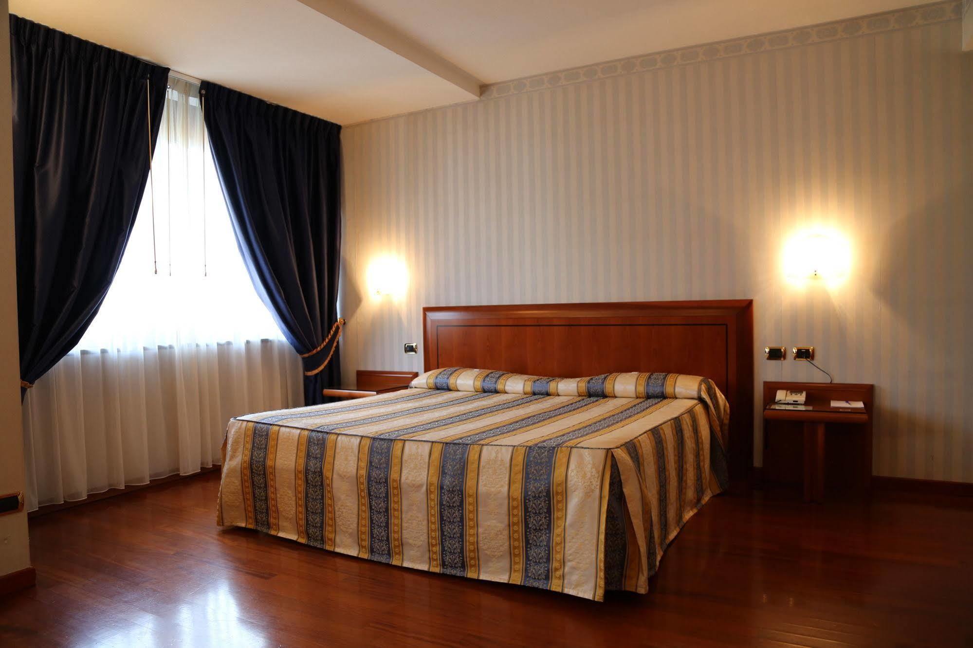 Hotel Palace Verona Ngoại thất bức ảnh