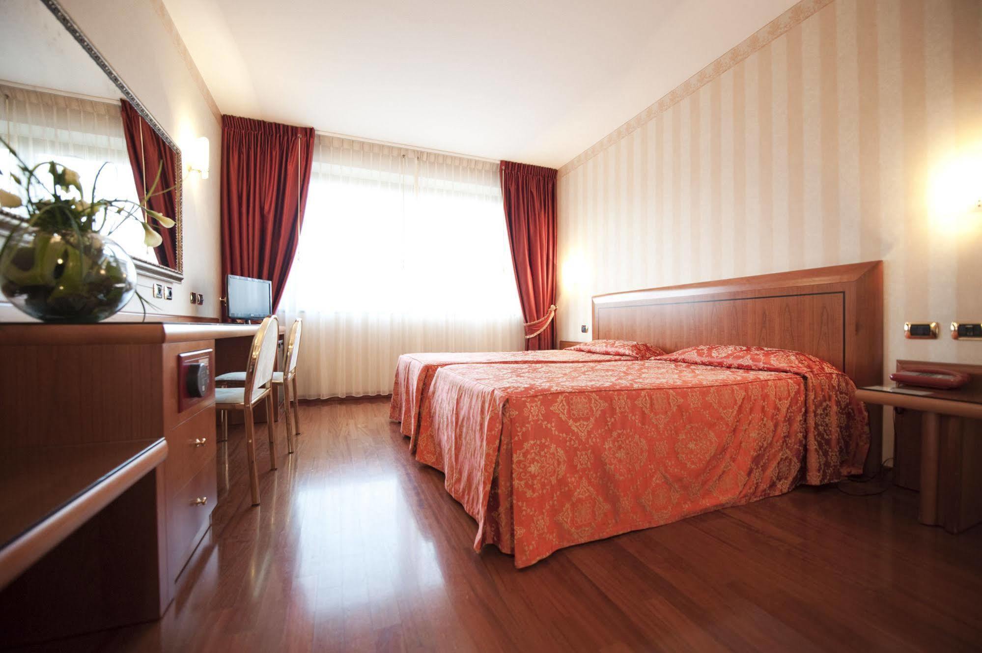 Hotel Palace Verona Ngoại thất bức ảnh